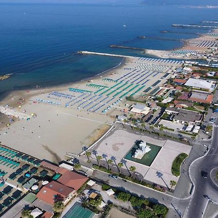Hotel Tiffany Marina di Massa Exterior photo