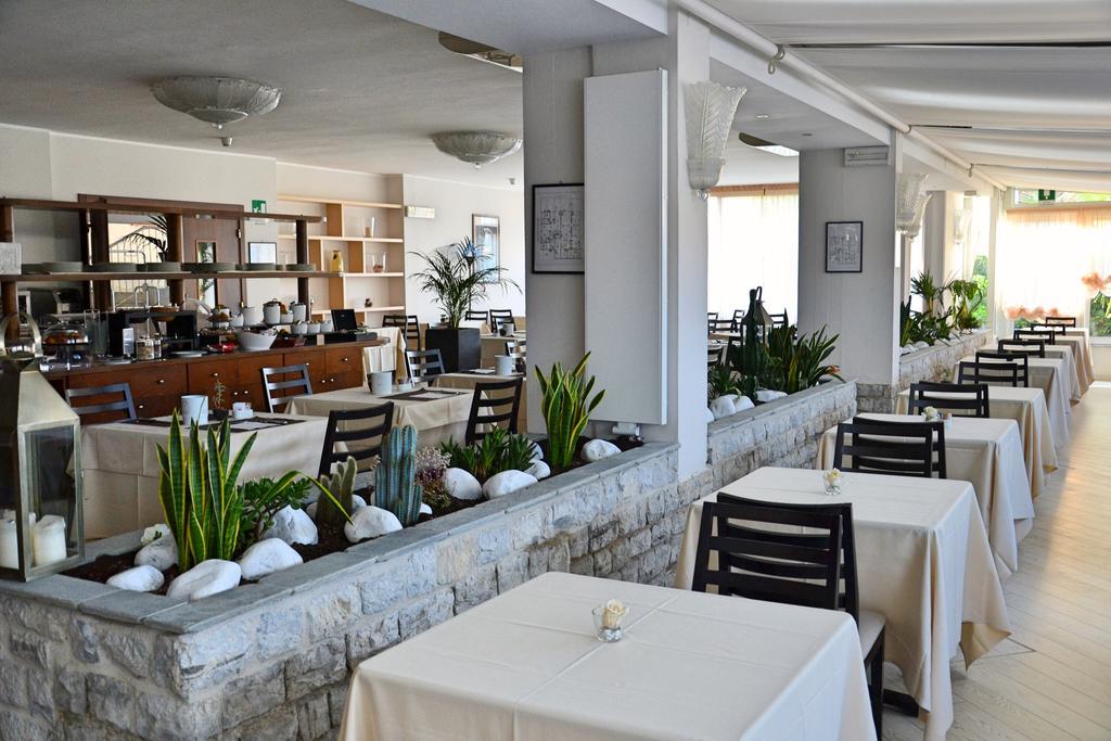 Hotel Tiffany Marina di Massa Exterior photo