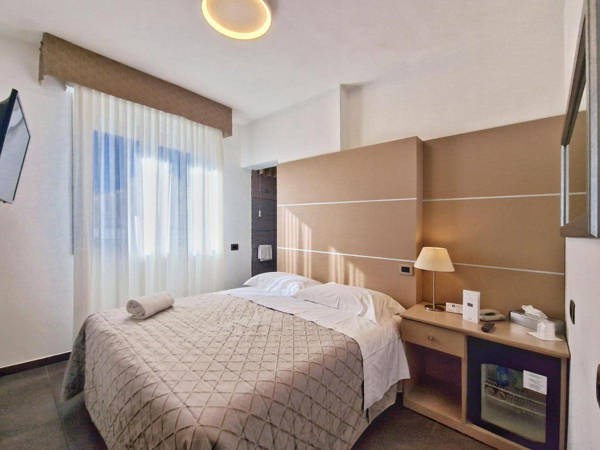 Hotel Tiffany Marina di Massa Exterior photo