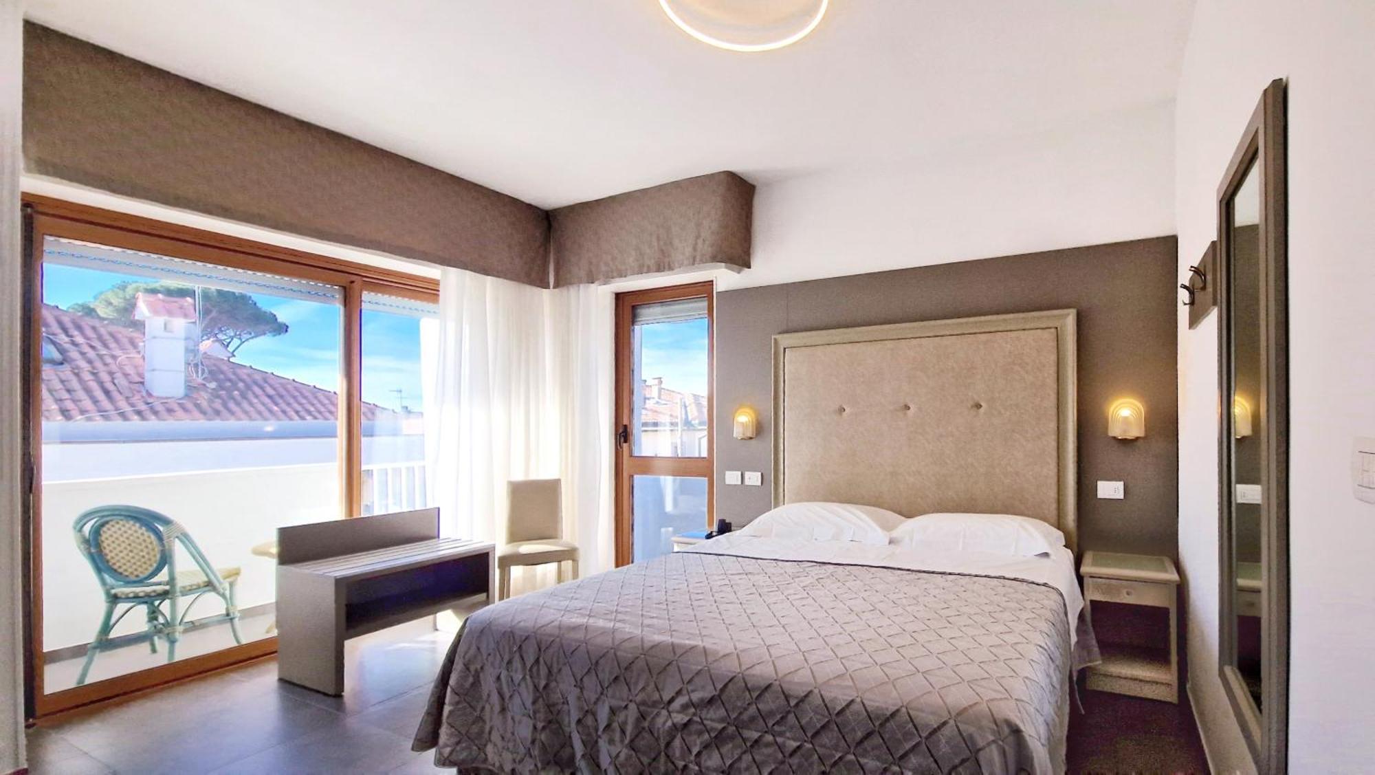 Hotel Tiffany Marina di Massa Exterior photo