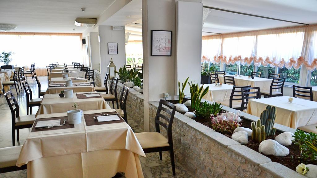 Hotel Tiffany Marina di Massa Exterior photo