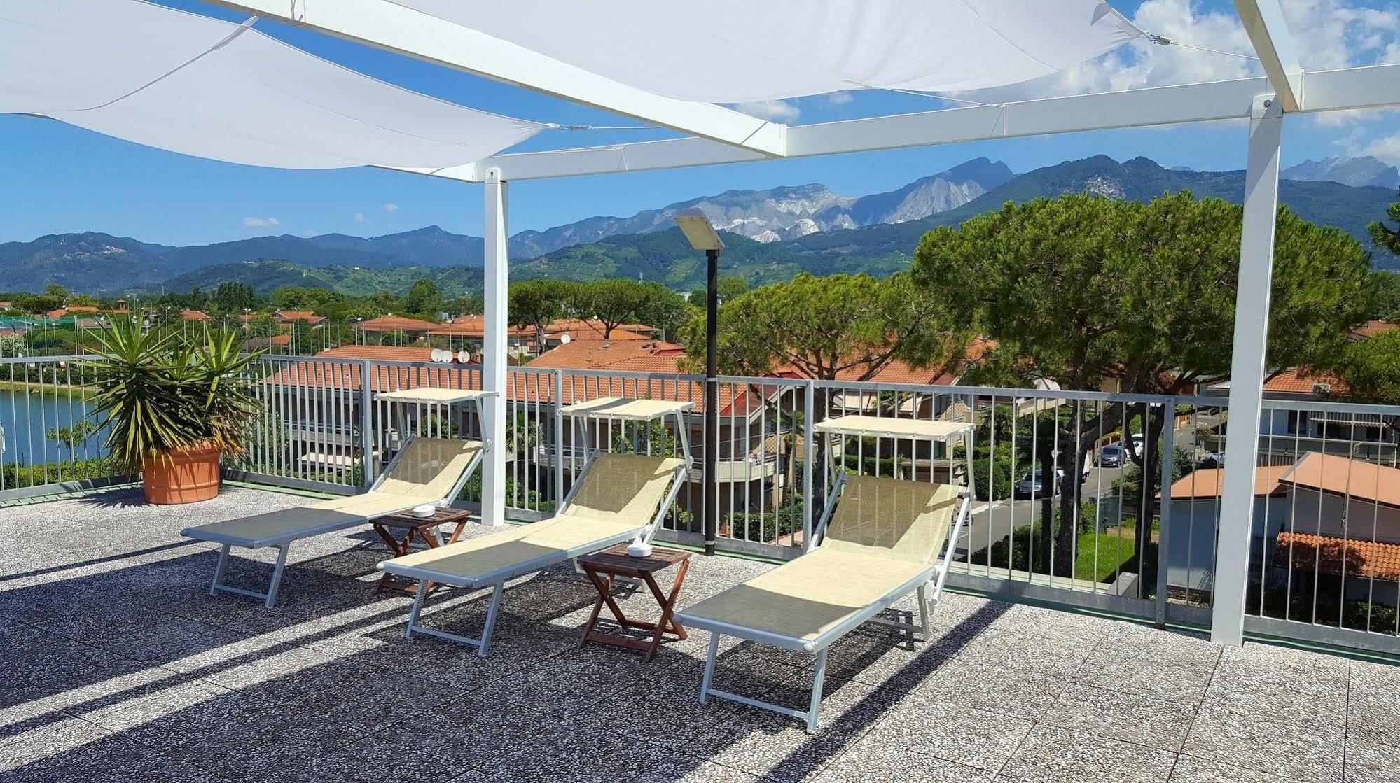 Hotel Tiffany Marina di Massa Exterior photo