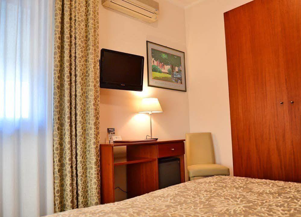 Hotel Tiffany Marina di Massa Exterior photo
