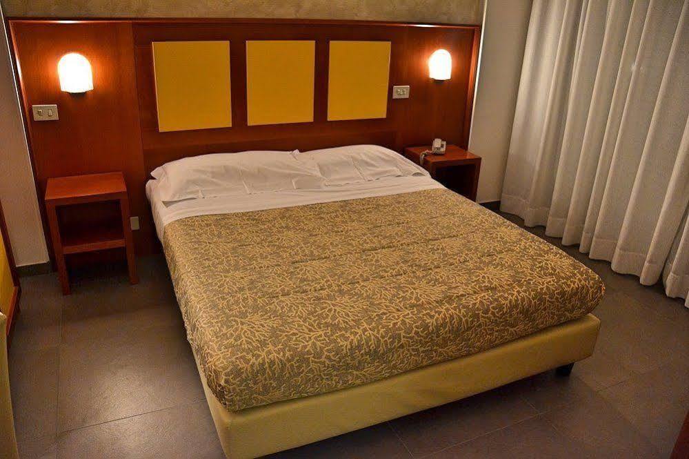 Hotel Tiffany Marina di Massa Exterior photo